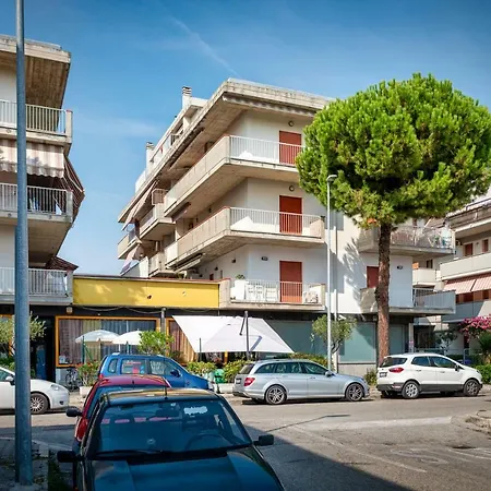 Alga 5-star Boutique Steps From The Sea Appartamento Martinsicuro